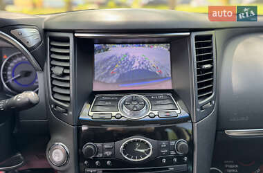 Внедорожник / Кроссовер Infiniti QX70 2015 в 