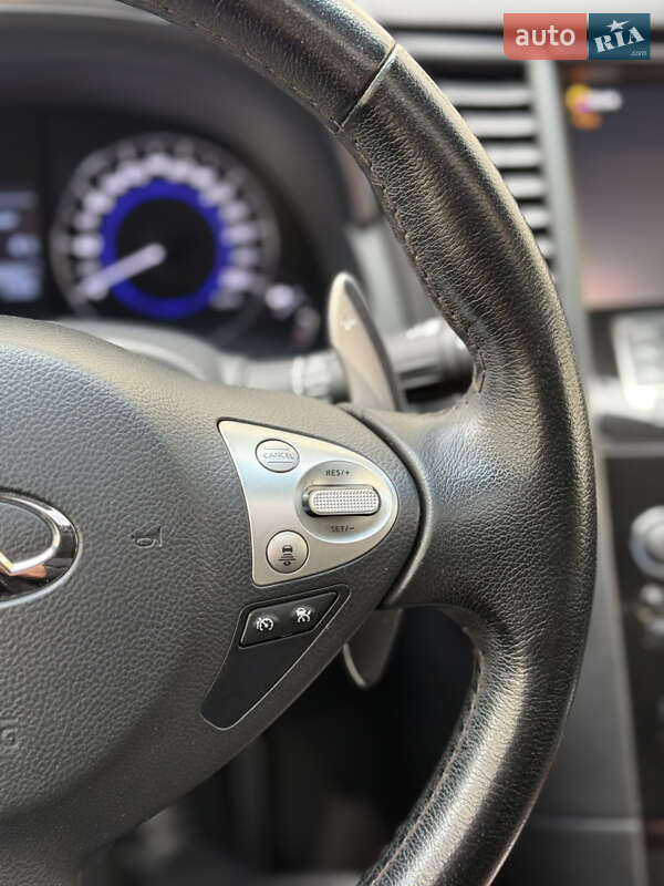 Внедорожник / Кроссовер Infiniti QX70 2016 в Киеве