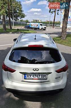 Внедорожник / Кроссовер Infiniti QX70 2014 в 