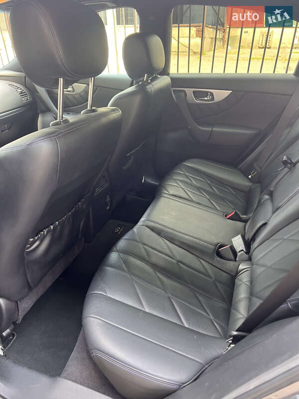 Внедорожник / Кроссовер Infiniti QX70 2015 в Черкассах
