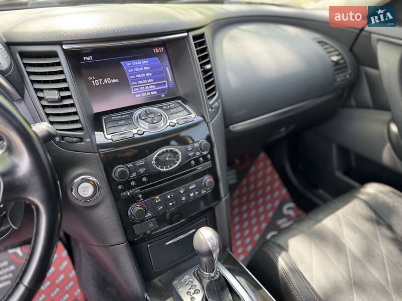 Позашляховик / Кросовер Infiniti QX70 2015 в Києві
