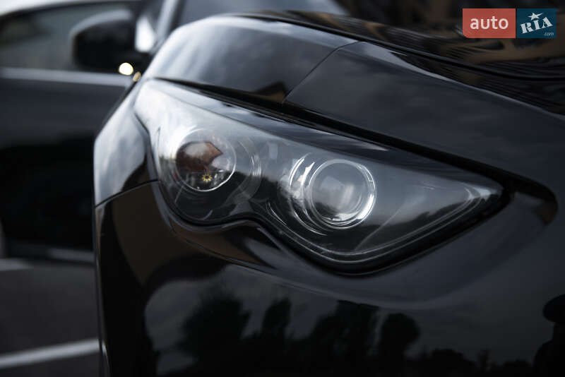 Внедорожник / Кроссовер Infiniti QX70 2015 в Чернигове