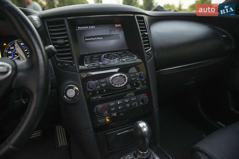 Внедорожник / Кроссовер Infiniti QX70 2015 в Чернигове