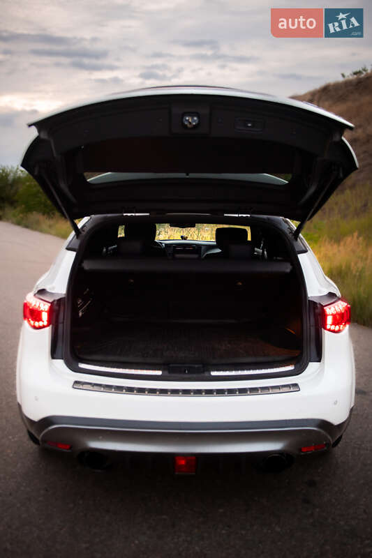 Внедорожник / Кроссовер Infiniti QX70 2016 в Одессе
