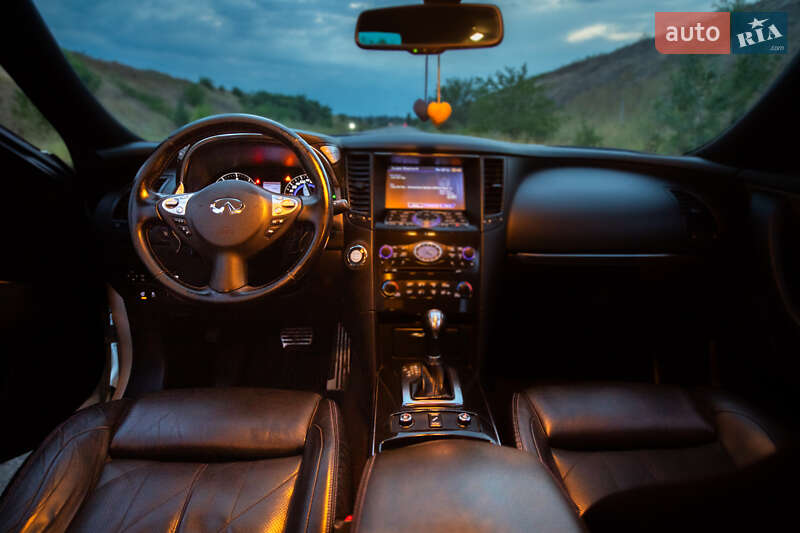 Внедорожник / Кроссовер Infiniti QX70 2016 в Одессе