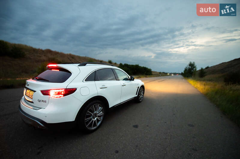 Внедорожник / Кроссовер Infiniti QX70 2016 в Одессе