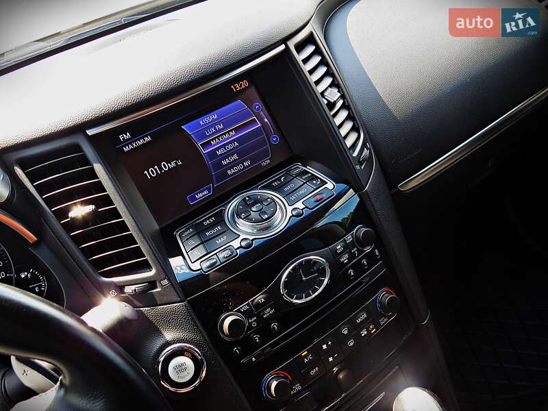 Внедорожник / Кроссовер Infiniti QX70 2013 в Черкассах