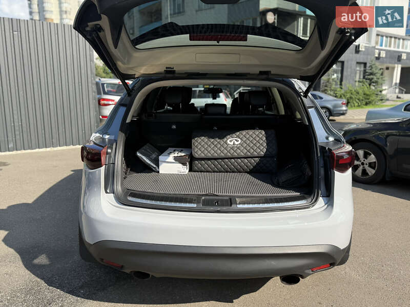 Внедорожник / Кроссовер Infiniti QX70 2017 в Киеве