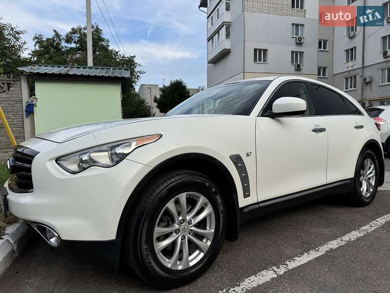 Позашляховик / Кросовер Infiniti QX70 2014 в Чернігові