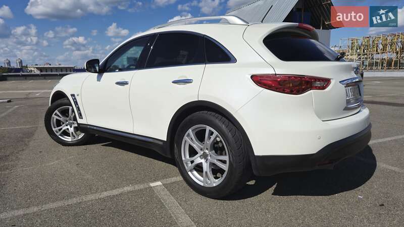 Позашляховик / Кросовер Infiniti QX70 2016 в Києві