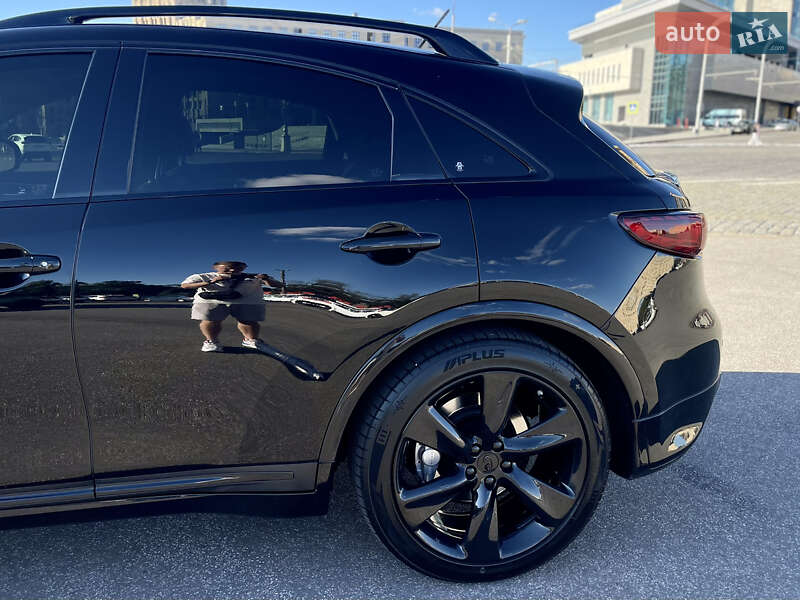 Внедорожник / Кроссовер Infiniti QX70 2013 в Харькове