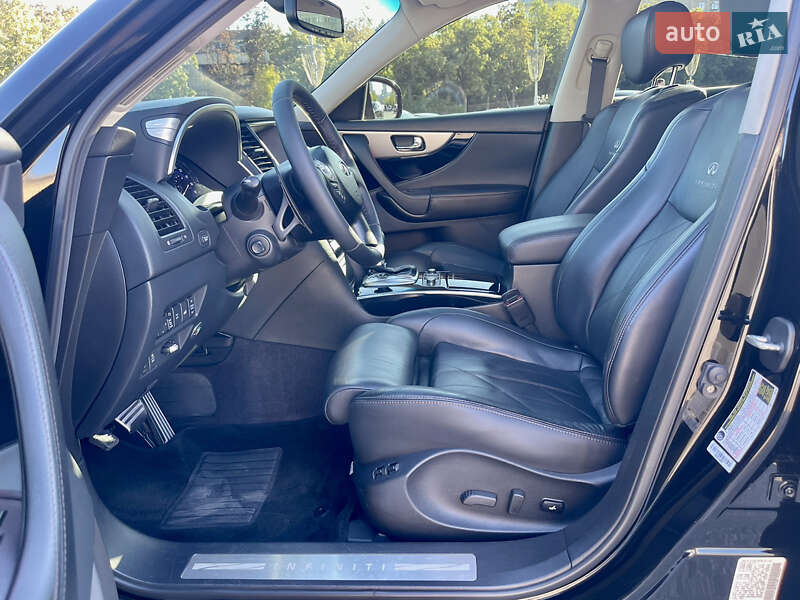 Внедорожник / Кроссовер Infiniti QX70 2013 в Харькове