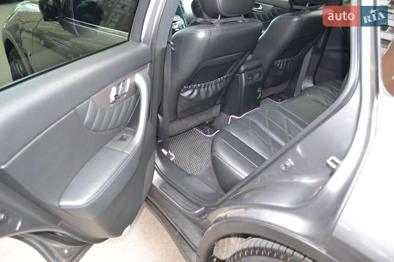 Внедорожник / Кроссовер Infiniti QX70 2014 в Киеве