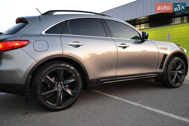 Внедорожник / Кроссовер Infiniti QX70 2014 в Киеве