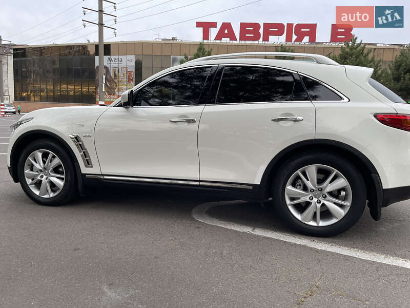 Внедорожник / Кроссовер Infiniti QX70 2015 в Одессе