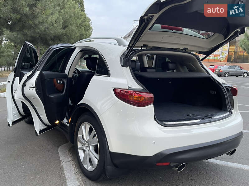 Внедорожник / Кроссовер Infiniti QX70 2015 в Одессе