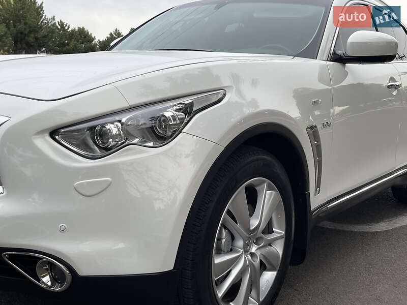 Внедорожник / Кроссовер Infiniti QX70 2015 в Одессе
