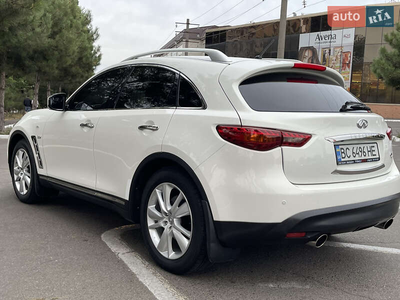 Внедорожник / Кроссовер Infiniti QX70 2015 в Одессе