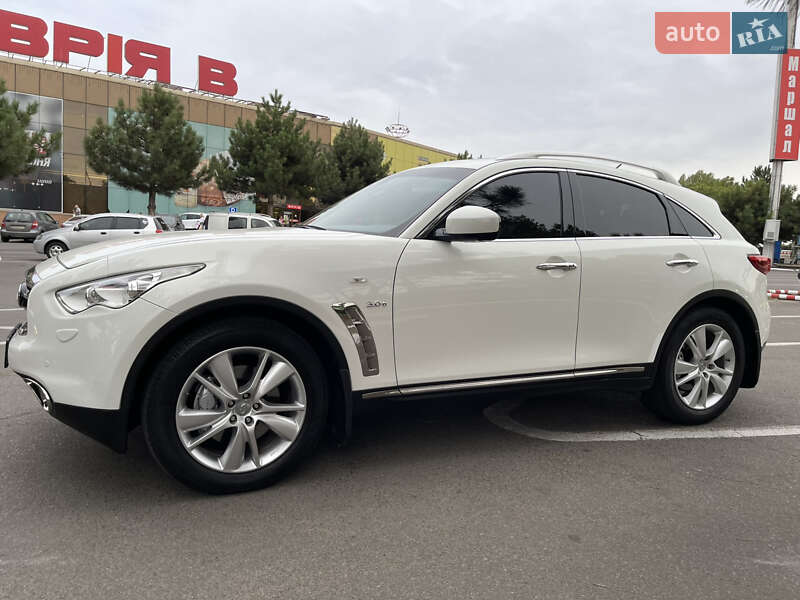 Внедорожник / Кроссовер Infiniti QX70 2015 в Одессе