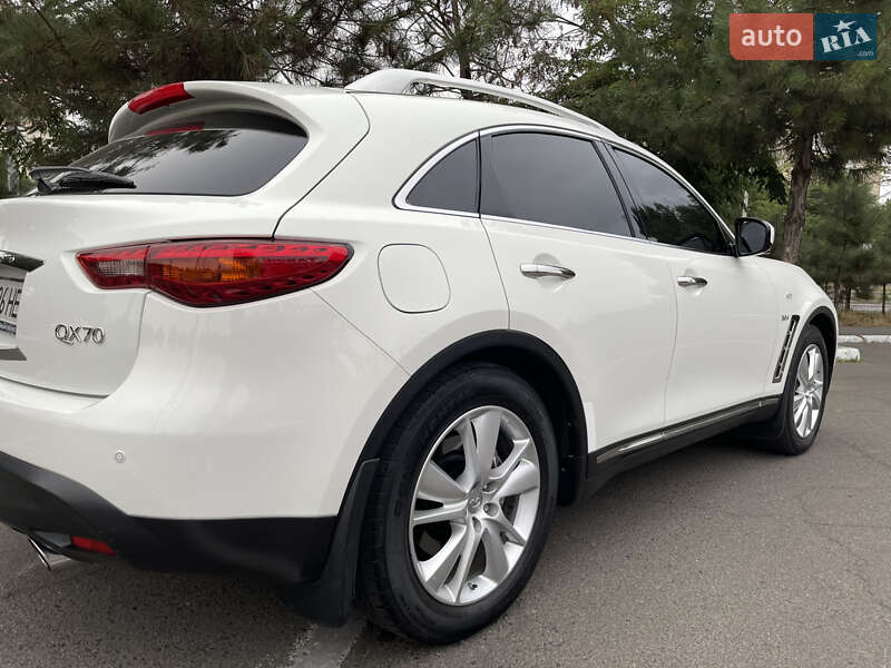 Внедорожник / Кроссовер Infiniti QX70 2015 в Одессе