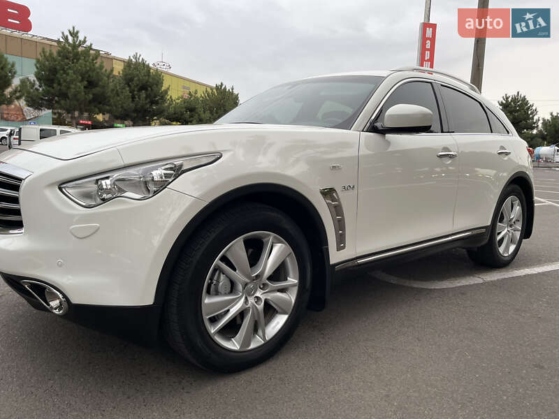 Внедорожник / Кроссовер Infiniti QX70 2015 в Одессе