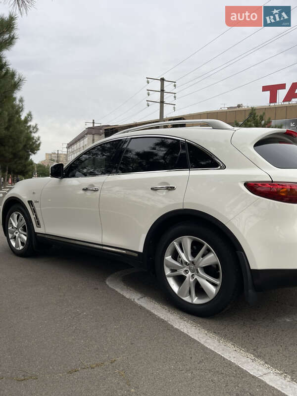 Внедорожник / Кроссовер Infiniti QX70 2015 в Одессе