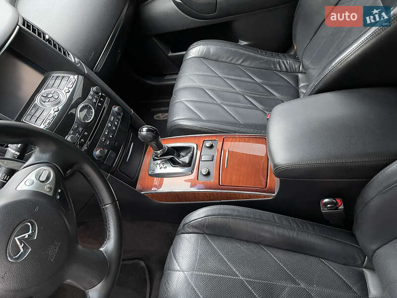 Внедорожник / Кроссовер Infiniti QX70 2015 в Одессе