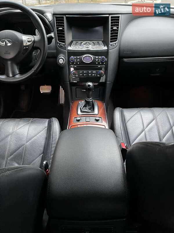 Внедорожник / Кроссовер Infiniti QX70 2015 в Одессе