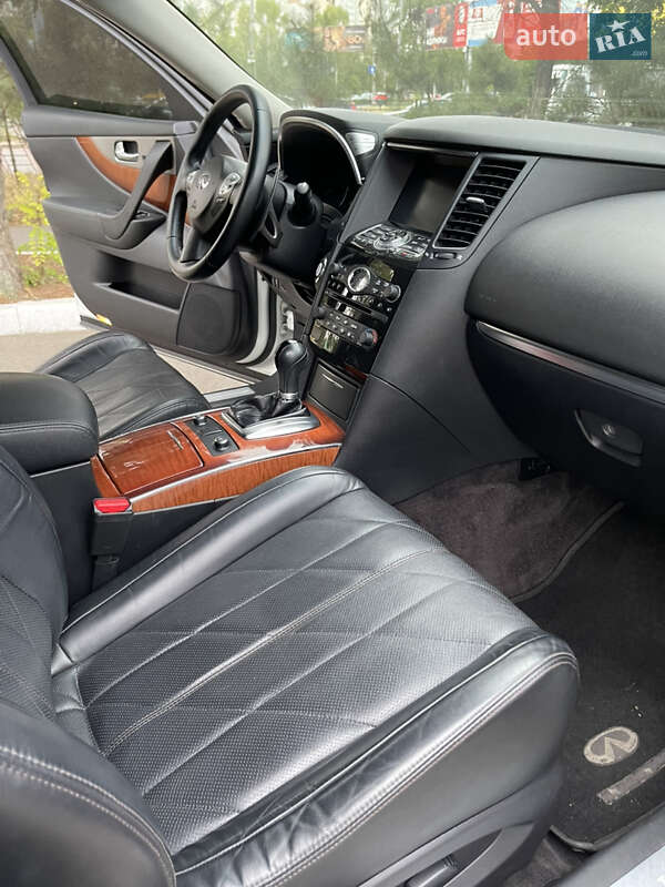 Внедорожник / Кроссовер Infiniti QX70 2015 в Одессе