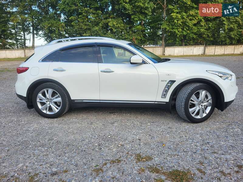 Внедорожник / Кроссовер Infiniti QX70 2015 в Подгайцах