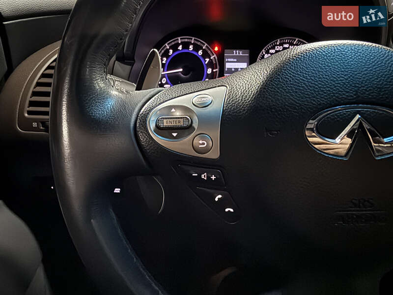 Позашляховик / Кросовер Infiniti QX70 2014 в Києві