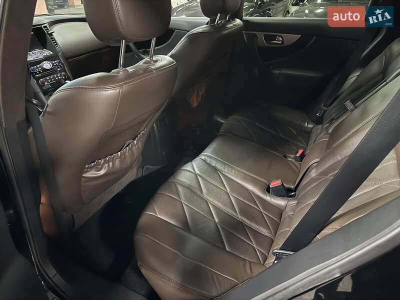 Позашляховик / Кросовер Infiniti QX70 2014 в Києві