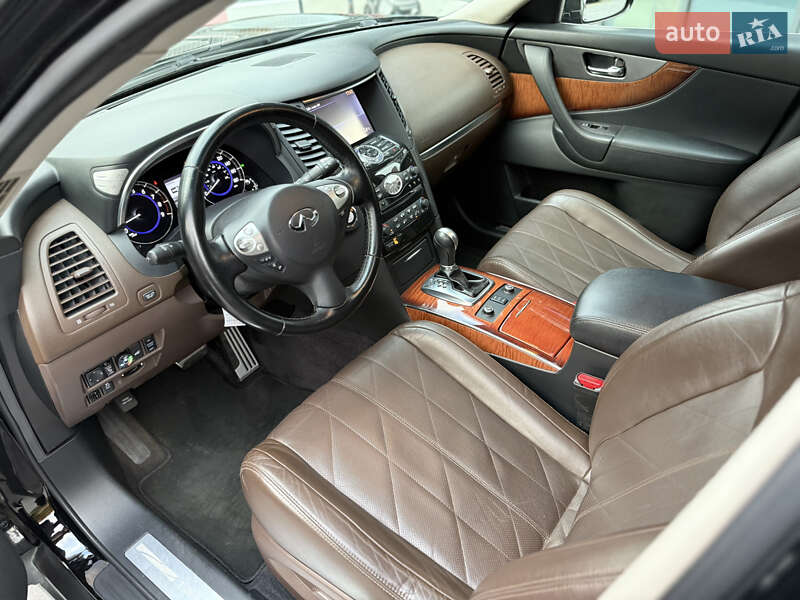 Внедорожник / Кроссовер Infiniti QX70 2016 в Львове фото 31 Внедорожник / Кроссовер Infiniti QX70 2016 в Львове