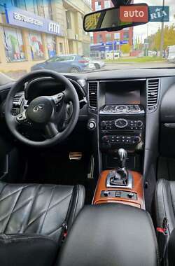 Позашляховик / Кросовер Infiniti QX70 2013 в  фото 2 Позашляховик / Кросовер Infiniti QX70 2013 в