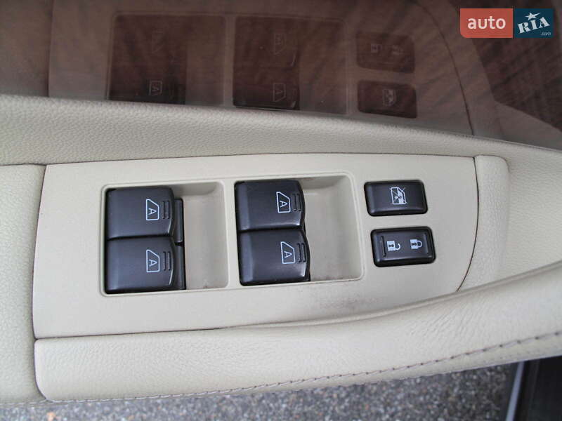 Позашляховик / Кросовер Infiniti QX70 2013 в Києві