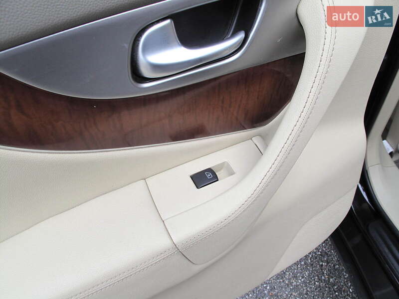 Позашляховик / Кросовер Infiniti QX70 2013 в Києві