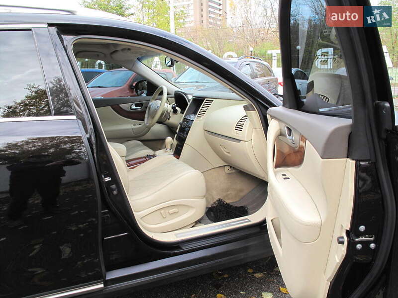 Позашляховик / Кросовер Infiniti QX70 2013 в Києві