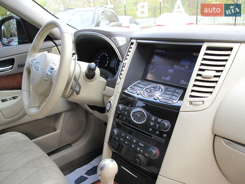 Позашляховик / Кросовер Infiniti QX70 2013 в Києві