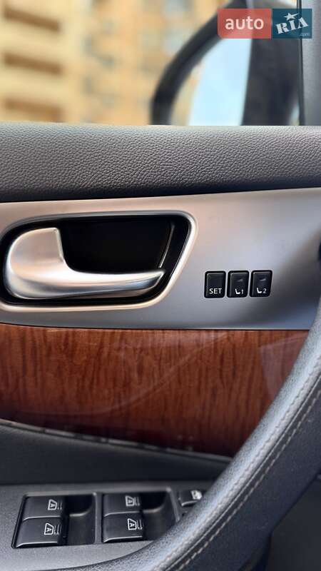 Внедорожник / Кроссовер Infiniti QX70 2016 в Одессе фото 28 Внедорожник / Кроссовер Infiniti QX70 2016 в Одессе