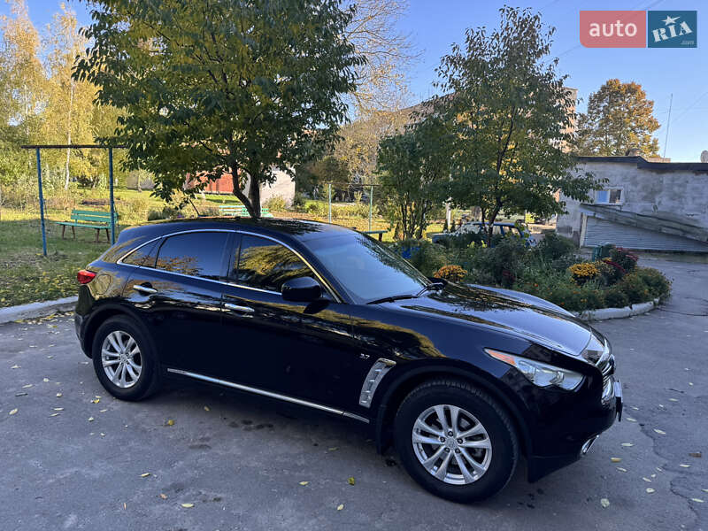 Позашляховик / Кросовер Infiniti QX70 2013 в Волочиську