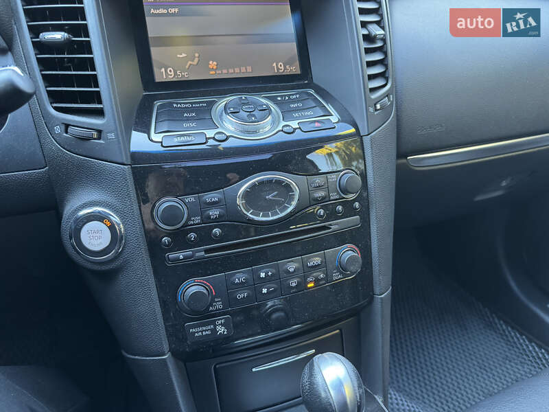 Позашляховик / Кросовер Infiniti QX70 2013 в Волочиську