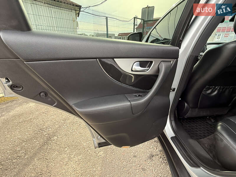 Внедорожник / Кроссовер Infiniti QX70 2015 в Киеве