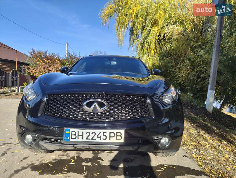 Внедорожник / Кроссовер Infiniti QX70 2016 в Первомайске фото 9 Внедорожник / Кроссовер Infiniti QX70 2016 в Первомайске