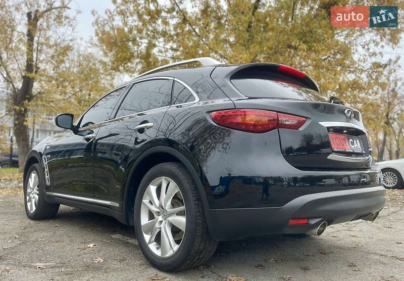 Позашляховик / Кросовер Infiniti QX70 2015 в Києві