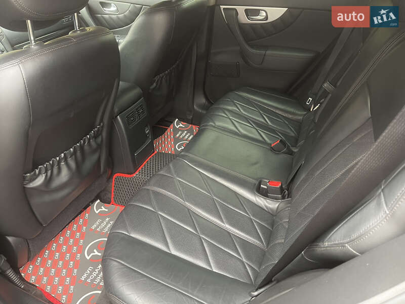 Позашляховик / Кросовер Infiniti QX70 2015 в Києві