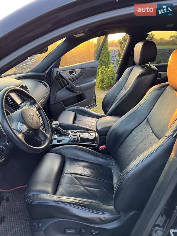 Позашляховик / Кросовер Infiniti QX70 2015 в Мукачевому