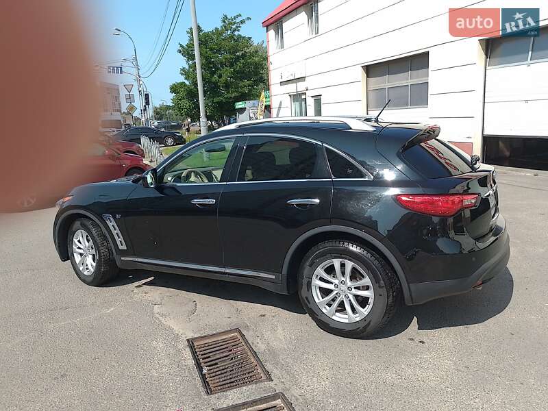 Позашляховик / Кросовер Infiniti QX70 2014 в Києві