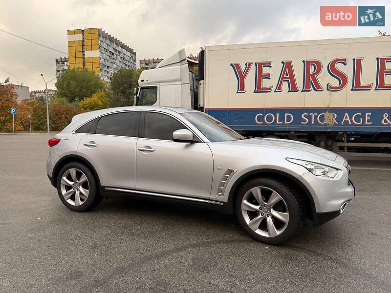 Позашляховик / Кросовер Infiniti QX70 2017 в Дніпрі