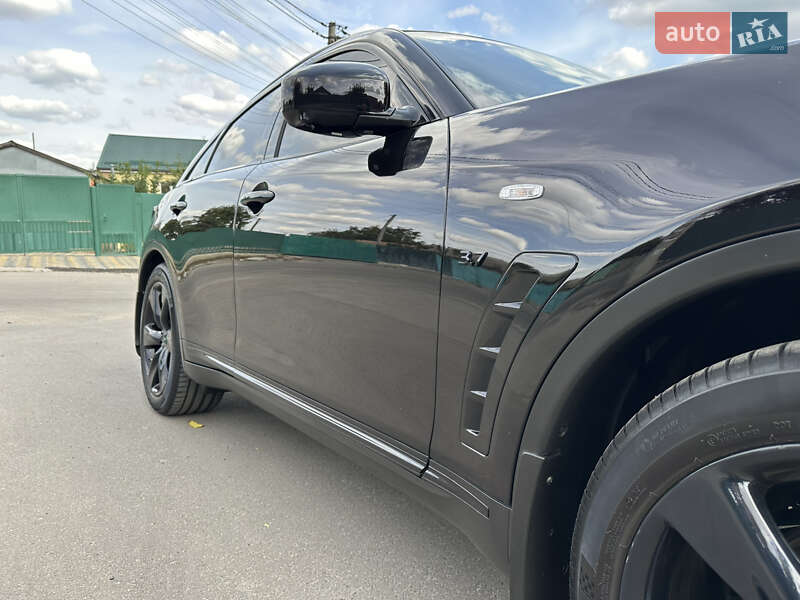 Внедорожник / Кроссовер Infiniti QX70 2013 в Полтаве