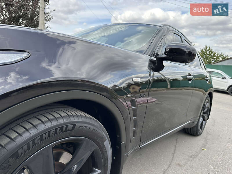 Внедорожник / Кроссовер Infiniti QX70 2013 в Полтаве